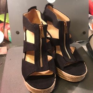 Michael Kors wedge Sandels.